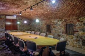 a conference room with a wooden table and chairs at Grass Valley Courtyard Suites in Grass Valley