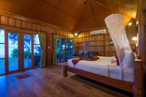 Postel nebo postele na pokoji v ubytování Thiwson Beach Resort - SHA Extra Plus + 37 fotografií