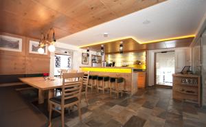 A kitchen or kitchenette at Gasthof Venetrast