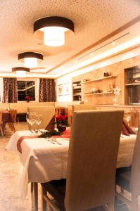 A seating area at Gasthof Venetrast