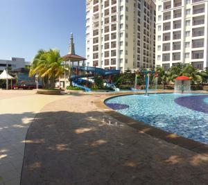 Swimmingpoolen hos eller tæt på Homestay at Lagoon Park Resort