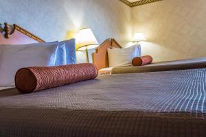 Postel nebo postele na pokoji v ubytování Guest House Inn