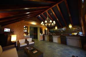 a large lobby with a bar with a chandelier at Hotel Gran Casona de Sanabria in Puebla de Sanabria