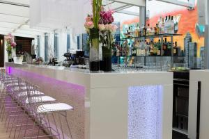 O lounge ou bar de N’vY Manotel