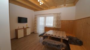 a living room with a table and a television in it at Apartment Hanna in Ramsau im Zillertal