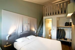 Postel nebo postele na pokoji v ubytování B&B HOTEL Moulins