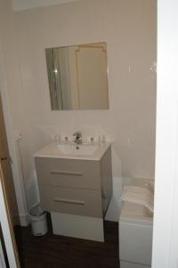 Ein Badezimmer in der Unterkunft Le Lurton