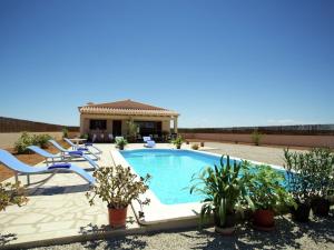 The swimming pool at or close to Belvilla by OYO Can Melis