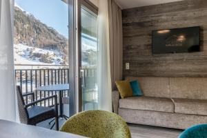 Widok na góry z tego aparthotelu