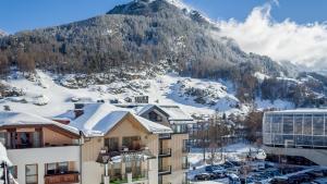 Widok na góry z tego aparthotelu