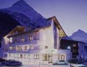 Nespecifikovaný výhled na hory nebo výhled na hory při pohledu z hotelu