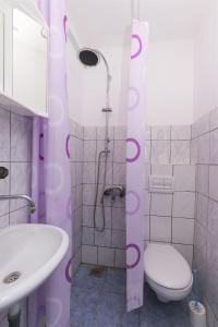 Bilik mandi di Apartments Irena +33 gambar