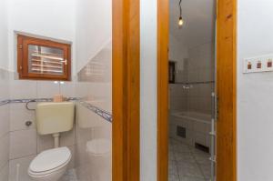 Koupelna v ubytování Apartments Kata