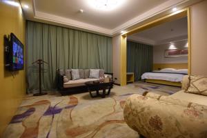 Postel nebo postele na pokoji v ubytování Dunhuang Hotel + 37 fotografií