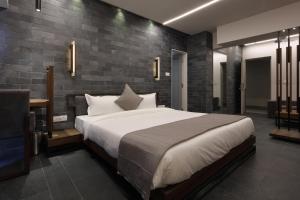 Hotel Carrefour客房内的一张或多张床位