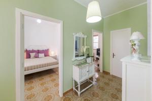 a bedroom with a bed and a mirror at Villetta Martino Guest House in Torre Chianca