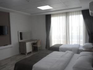 Postel nebo postele na pokoji v ubytování Guckar Sehrinn Oteli + 19 fotografií