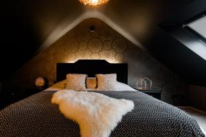 Un pat sau paturi într-o cameră la Casa Lavanda