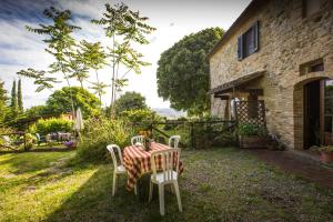 حديقة خارج Rustico in Pietra
