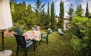 حديقة خارج Rustico in Pietra