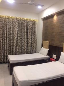 Postel nebo postele na pokoji v ubytování Hotel Antique - Colaba