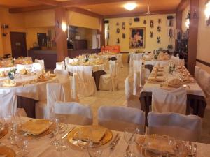 En restaurant eller et spisested på Albergo B&B Antica Trattoria Bacco