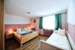 Postel nebo postele na pokoji v ubytování Appartements & Chalets Wiesenruh