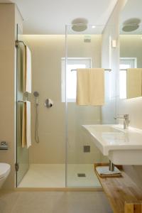a bathroom with a shower and a sink at 3HB Falésia Garden in Albufeira