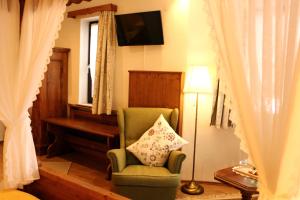 Televisyen dan/atau pusat hiburan di Hotel Sonnenhof