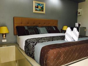 A bed or beds in a room at Relax Resort