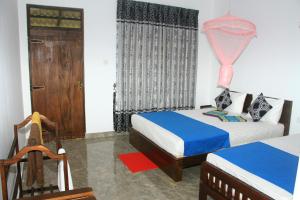 Letto o letti in una camera di Nethmi Homestay