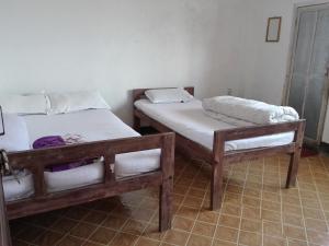 Postelja oz. postelje v sobi nastanitve kayastha restaurant & lodge