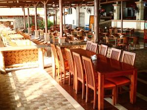 Ресторант или друго място за хранене в Watu Dodol Hotel & Restaurant