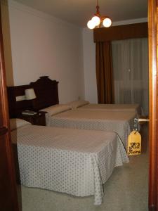 En eller flere senge i et værelse på Hotel Río Piscina