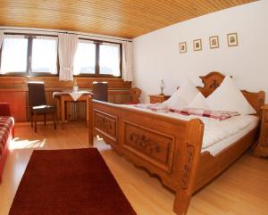 Ein Bett oder Betten in einem Zimmer der Unterkunft Hotel Restaurant Peterle