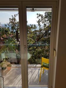 Balkón alebo terasa v ubytovaní Sunny apartment 150 m from the sea