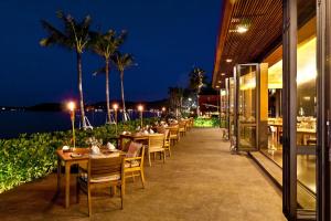 Restoran või mõni muu söögikoht majutusasutuses Hansar Samui Resort & Spa - SHA Extra Plus