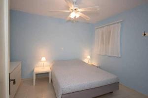 Ένα ή περισσότερα κρεβάτια σε δωμάτιο στο Paros Parikia house +21 φωτογραφίες