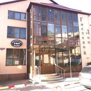 a building with a revolving door in front of it at Guest House Uyut in Tuapse