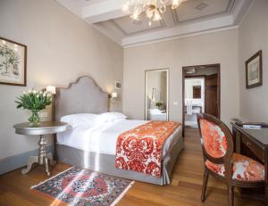 Postel nebo postele na pokoji v ubytování Palazzo Leopoldo Dimora Storica & Spa