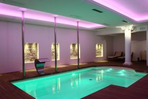 Basen w obiekcie Hotel Vittoria lub w pobliżu