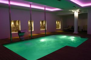 Basen w obiekcie Hotel Vittoria lub w pobliżu