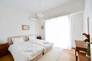 A bed or beds in a room at Athens Squared Apartments
