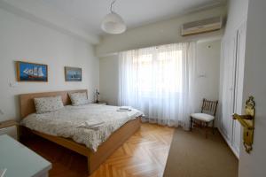 A bed or beds in a room at Athens Squared Apartments