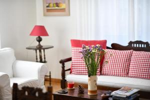 A seating area at Athens Squared Apartments
