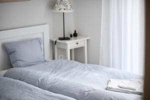A bed or beds in a room at Athens Squared Apartments