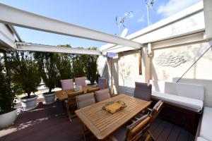 A balcony or terrace at Athens Squared Apartments