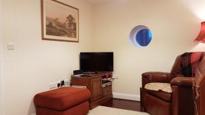 TV a/nebo společenská místnost v ubytování St Marks Cottage