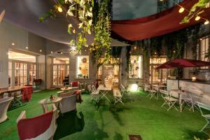 A restaurant or other place to eat at Hotel Vittoria