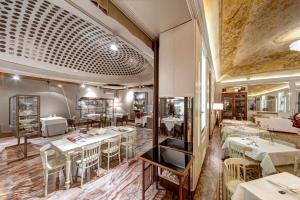 A seating area at Hotel Vittoria